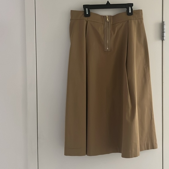 Midi skirt with pleates in A-silhouette. Size US8. Excellent condition. - Picture 2 of 5